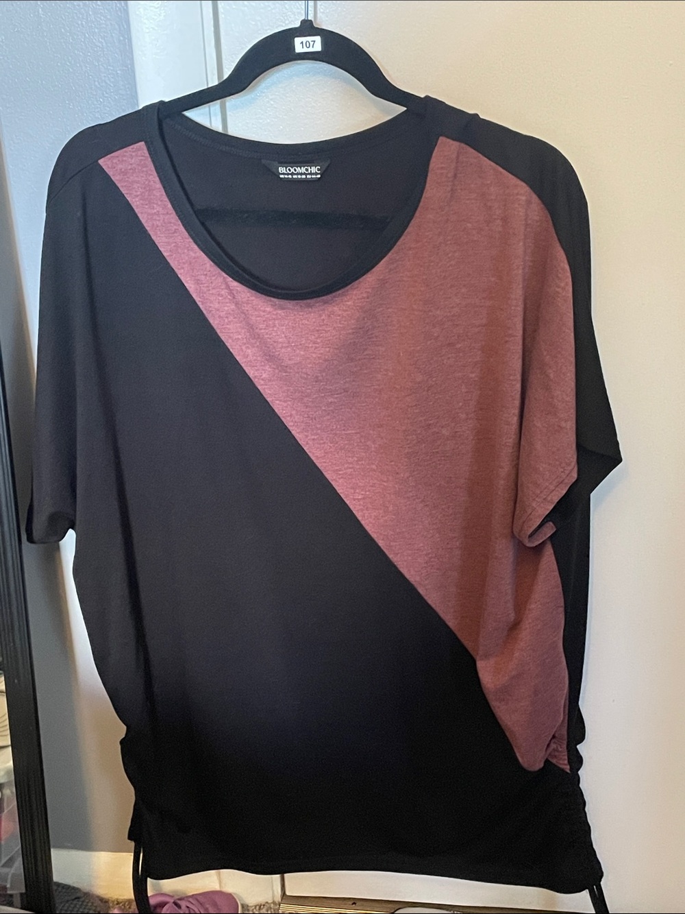 BloomChic Black and Mauve Diagonal Short Sleeve Top 14/16